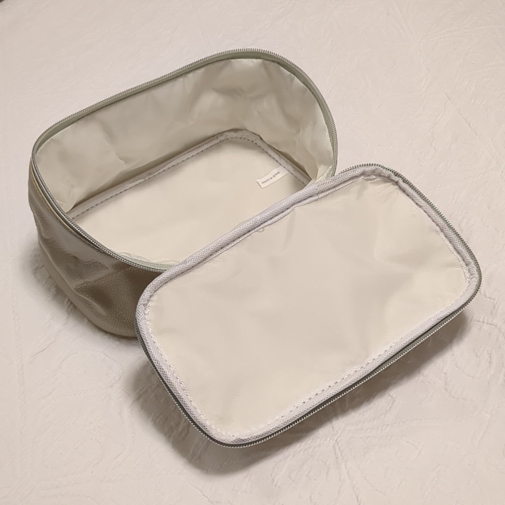 NWT - Travel Vanity Case - Picture 7 of 8